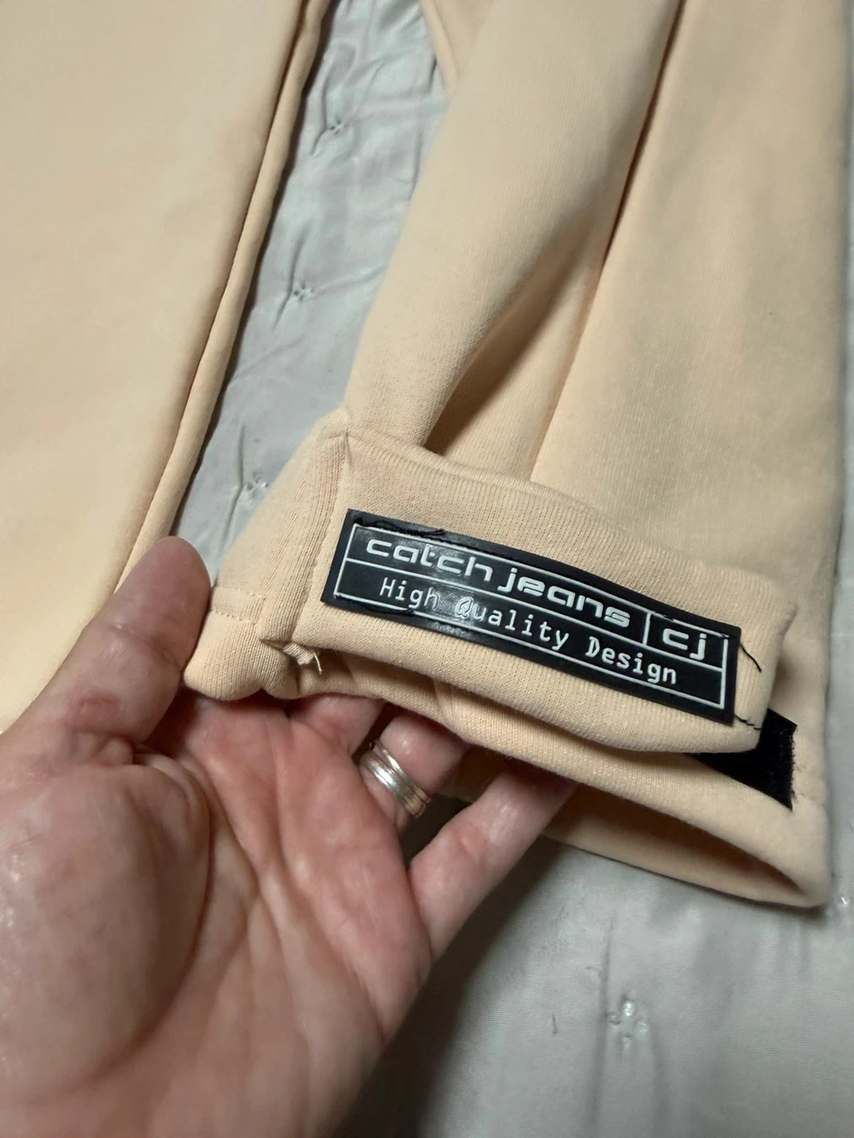Calça de moletom em cor bege/creme, de corte reto e cintura alta. – photo 3